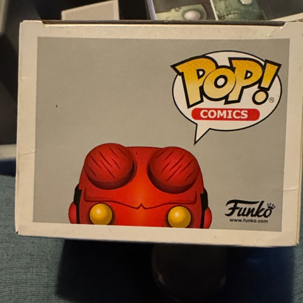 Funko Pop Comics: Hellboy Collectible Vinyl Figure #01 - Picture 4 of 5